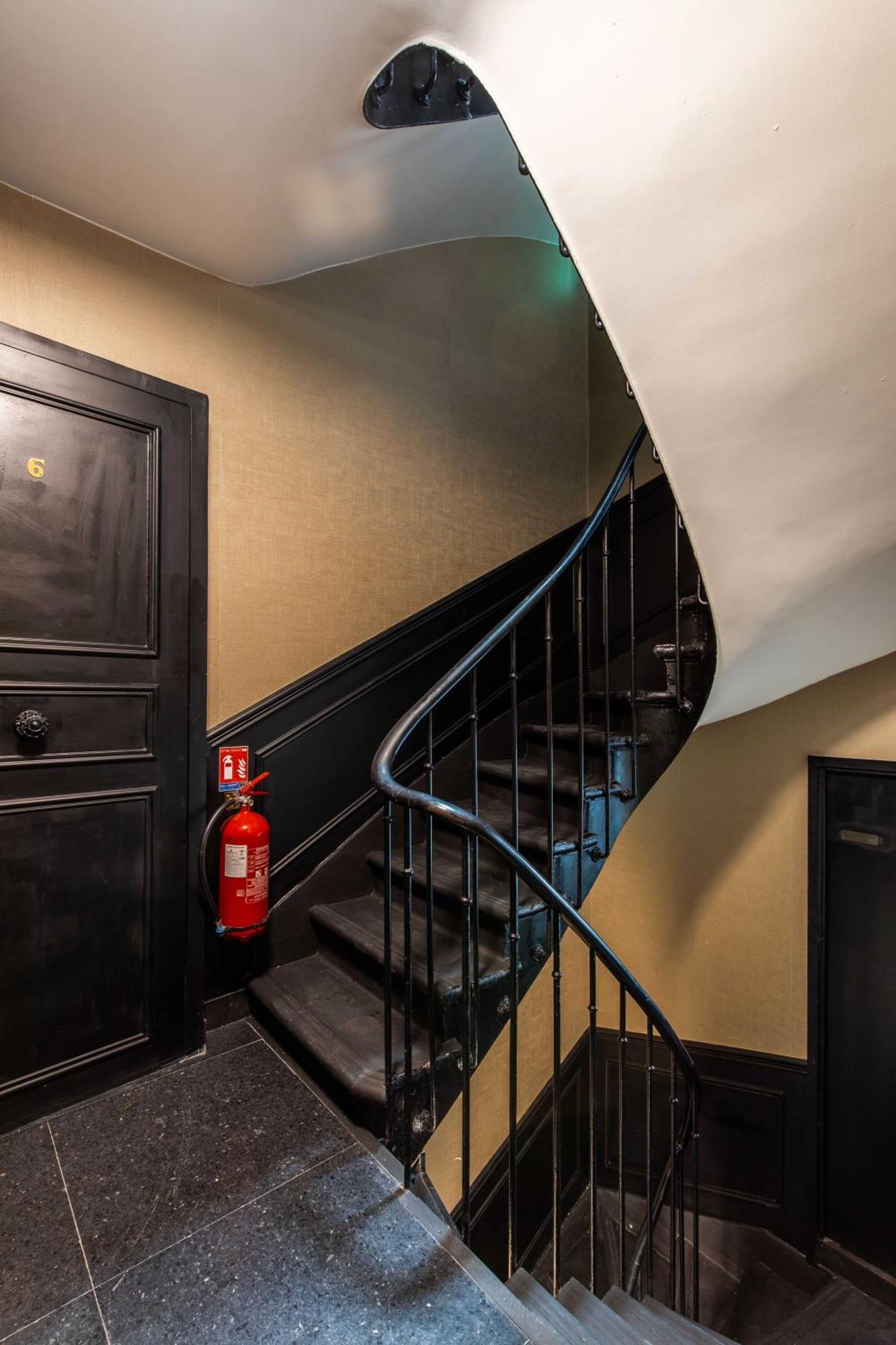 Hostel Eiffel Париж Экстерьер фото
