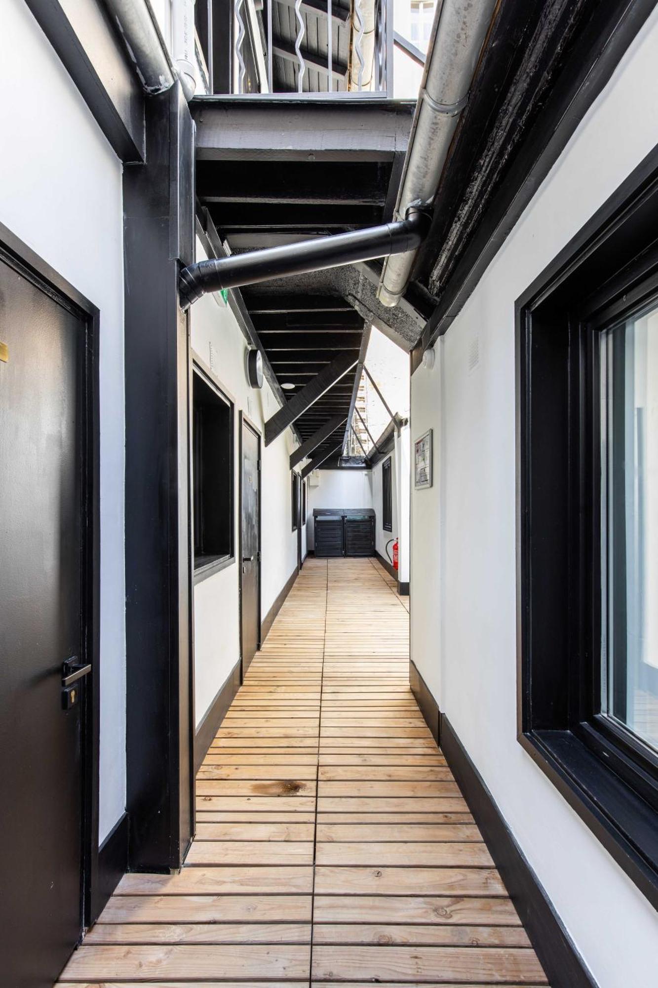 Hostel Eiffel Париж Экстерьер фото